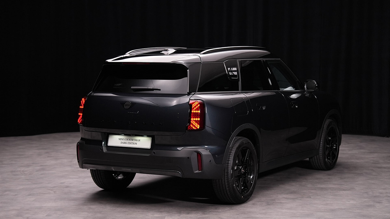 MINI Countryman Dark Edition.